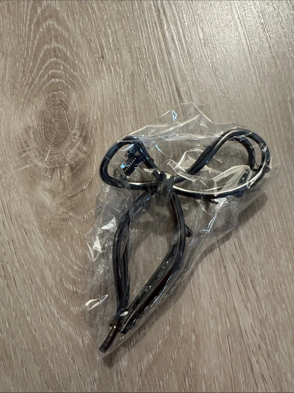 Black Metallic Bow Hair Claw Clip NEW 🏷️